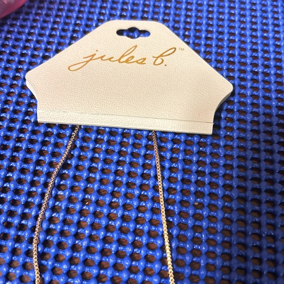 NWT Jules B Gold Hammered Circular Design Drop Statement Necklace. - Picture 5 of 7